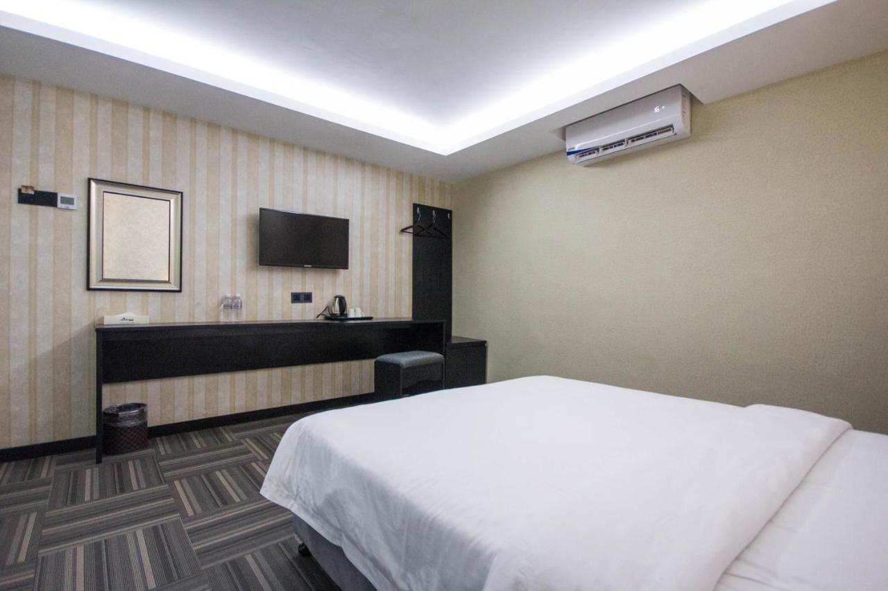 S Hotel Seberang Jaya Exteriör bild